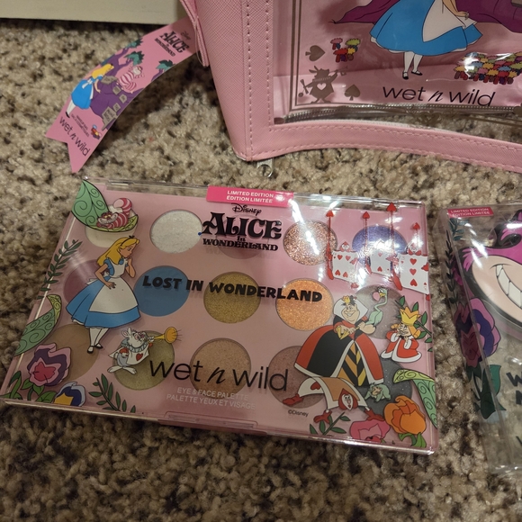 Wet n Wild Alice in Wonderland Makeup Set - Picture 4 of 4